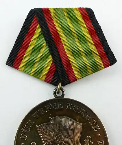 Medaille für treue Dienste in der NVA in Gold vgl. Band I Nr. 149 e, Orden3388