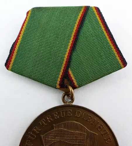 Medaille treue Dienste in der Kasernierten Volkspolizei vgl. Nr. 135a, Orden3386