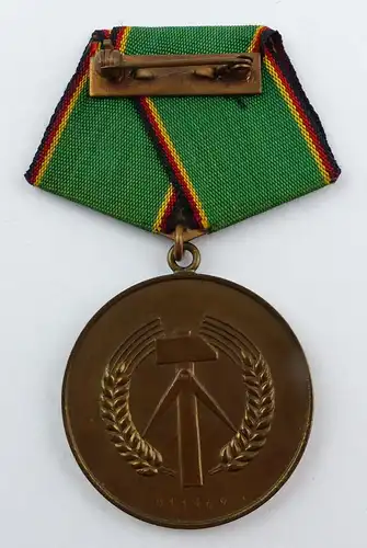 Medaille treue Dienste in der Kasernierten Volkspolizei vgl. Nr. 135a, Orden3386