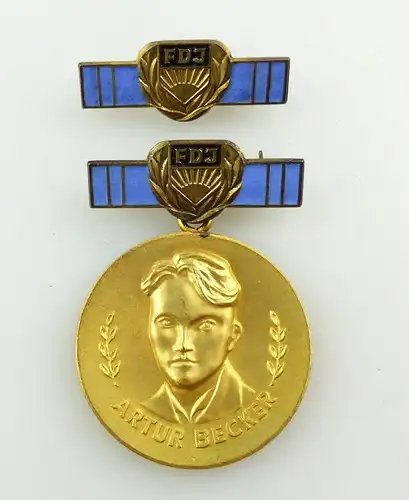 E9109 DDR Nachlass Schriftsteller: Artur-Becker-Medaille FDJ mit Urkunde 1965