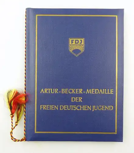 E9109 DDR Nachlass Schriftsteller: Artur-Becker-Medaille FDJ mit Urkunde 1965