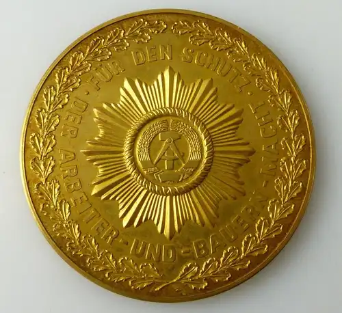 Medaille : Volkpolizei Für den Schutz der Arbeiter und Bauern Macht / r 275