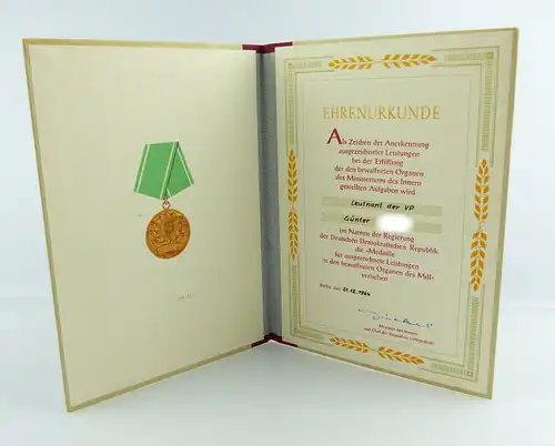 #e2975 Nachlass: DDR Ehrenurkunde für Medaille MdI mit orig. Unterschrift Dickel