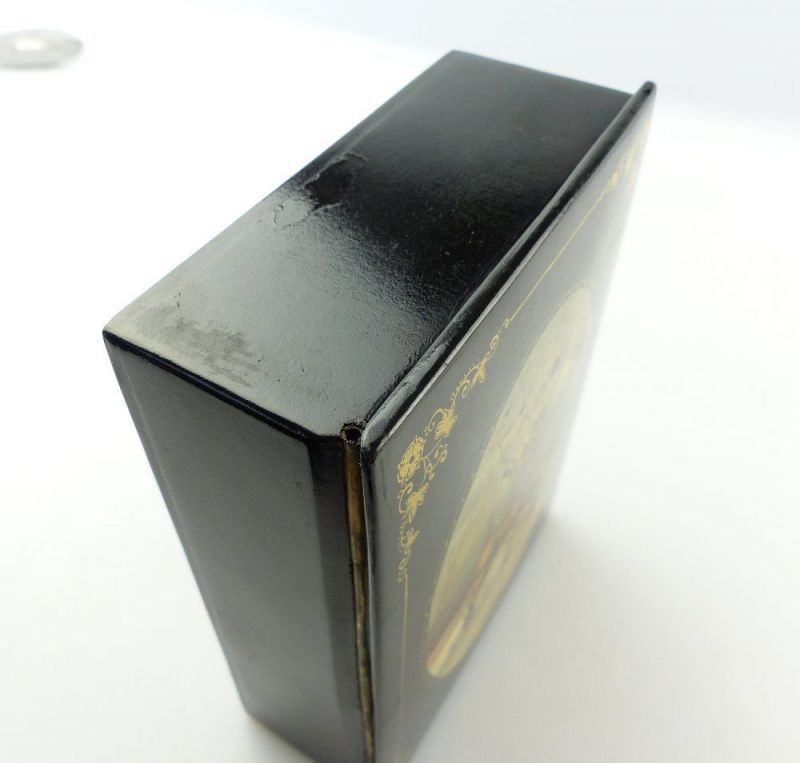 #e3707 Alte russische Dose / Truhe / Schachtel mit Lackmalerei signiert