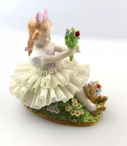 #e5129 Sitzendorf Porzellan Figur Mädchen im Tüllkleid mit Blumen