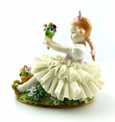 #e5129 Sitzendorf Porzellan Figur Mädchen im Tüllkleid mit Blumen