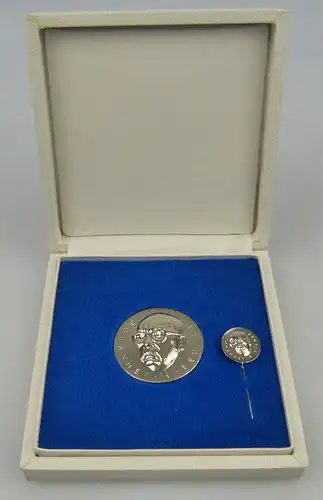 Medaille & Anstecknadel: Johannes R. Becher, silberfarben, Orden1374