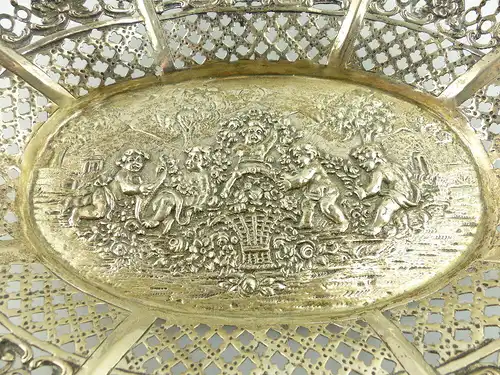 Dekorative Schale in 800er Silber mit Blumendekor und Kindern e1405