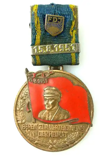 Ernst Thälmann Medaille Nr. 12002 FDJ "Bereit zur Verteidigung der Heimat" e1749