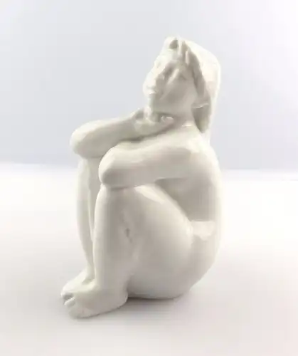 #e5110 Wallendorf Porzellan Figur Sitzendes Mädchen aus den 60er Jahren