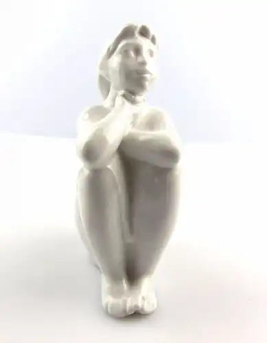 #e5110 Wallendorf Porzellan Figur Sitzendes Mädchen aus den 60er Jahren