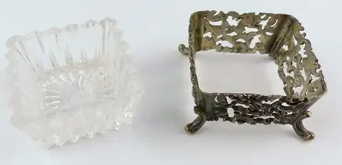 #e7355 Dekorativer Salznapf aus 835 (Ag) Silber mit Füßchen und Glaseinsatz