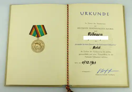Urkunde: Medaille für Treue Dienste in der NVA in Gold 1964 verliehen Orden2799