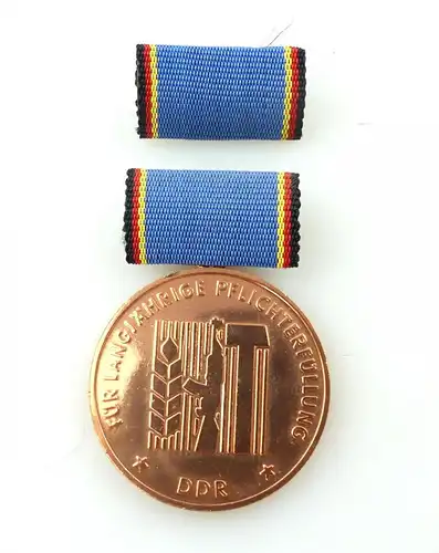 #e3272 Medaille für 10 J.Pflichterfüllung Landesverteidigigung der DDR (1989-90)