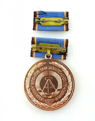#e3272 Medaille für 10 J.Pflichterfüllung Landesverteidigigung der DDR (1989-90)