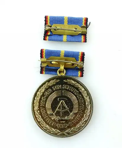 #e3270 Medaille für 30 J.Pflichterfüllung Landesverteidigigung der DDR (1989-90)