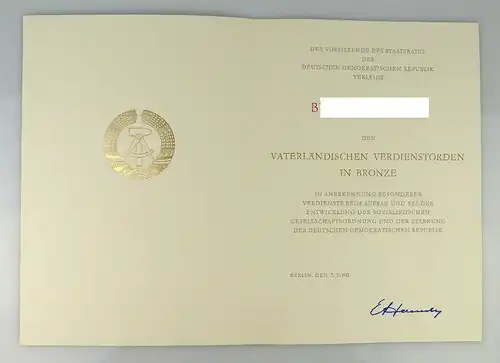 Urkunde: VVO Vaterländischer Verdienstorden Bronze, verliehen 1980, Orden2107
