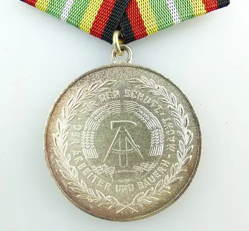 #e3240 DDR Medaille für treue Dienste in der NVA vgl. Band I Nr. 150 f 1966-1972