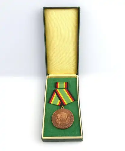 #e3237 DDR Medaille für treue Dienste in der NVA vgl. Band I Nr.151g 1972-1976