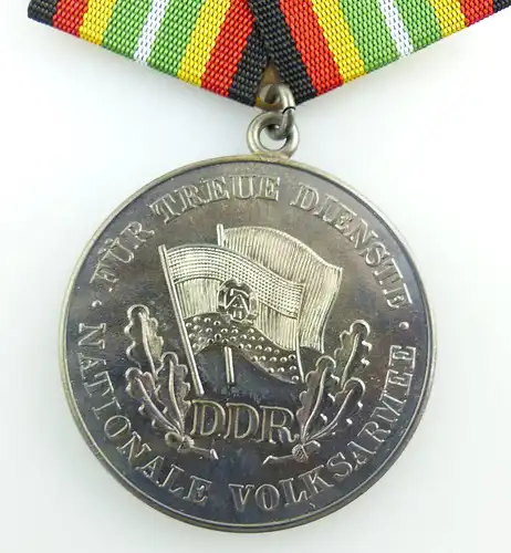 #e3236 DDR Medaille für treue Dienste in der NVA vgl. Band I Nr.150e # Punze 4 #