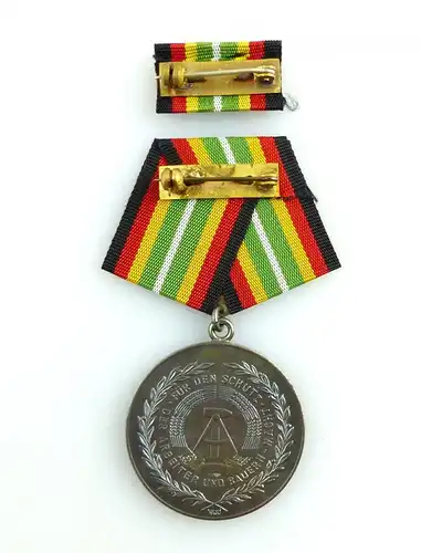 #e3236 DDR Medaille für treue Dienste in der NVA vgl. Band I Nr.150e # Punze 4 #