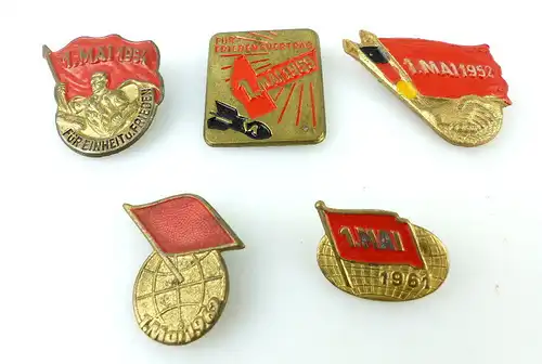 Konvolut 5 Abzeichen: 1. Mai 1952, 1954, 1959, 1961, 1962 e1655
