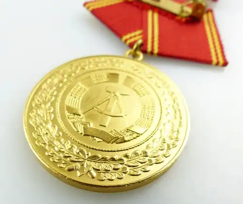#e5397 Medaille für treue Dienste in den bewaffneten Organen des MdI in Gold