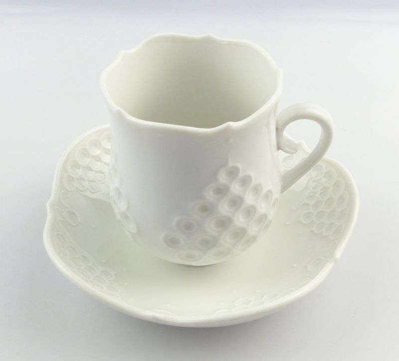 PorzellanTee-Tasse mit Untertasse Dekor \ PorzellanTee-Tasse mit Untertasse Dekor \