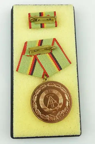 Urkunde + Orden: für Verdienstmedaille in Bronze verliehen 01.07.1985 / r086