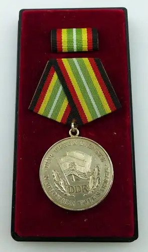 Medaille für treue Dienste in der NVA in 900 Silber, Punze 7 Nr. 150e, Orden2573