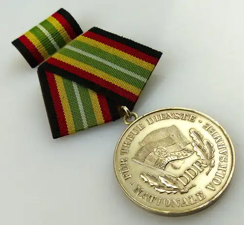 Medaille für treue Dienste in der NVA in 900 Silber, Punze 7 Nr. 150e, Orden2573