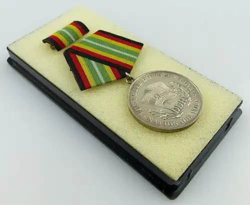 Medaille für treue Dienste in der NVA in 900 Silber, Punze 2 Nr. 150c, Orden2572