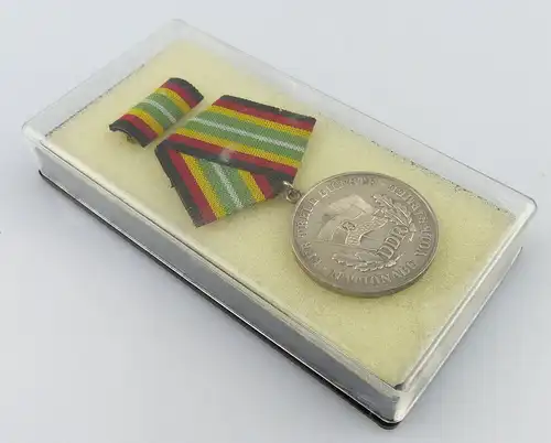 Medaille für treue Dienste in der NVA in 900 Silber, Punze 2 Nr. 150c, Orden2572