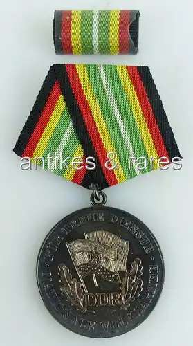Medaille für treue Dienste in der NVA in 900 Silber Punze 5 Orden766