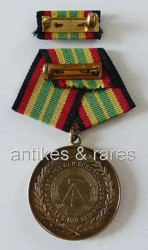 Medaille für treue Dienste in der NVA in Gold mit 900 Silberstempel (Orden759)