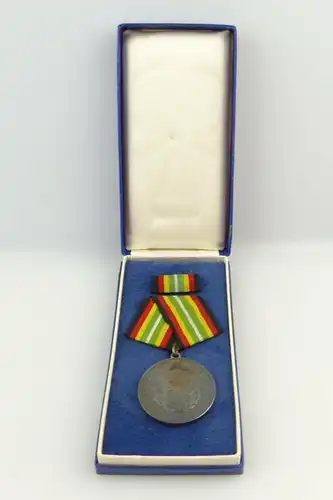 #e3501 DDR Medaille für treue Dienste NVA vgl. Band I Nr. 150 e Punze 7 1964-66