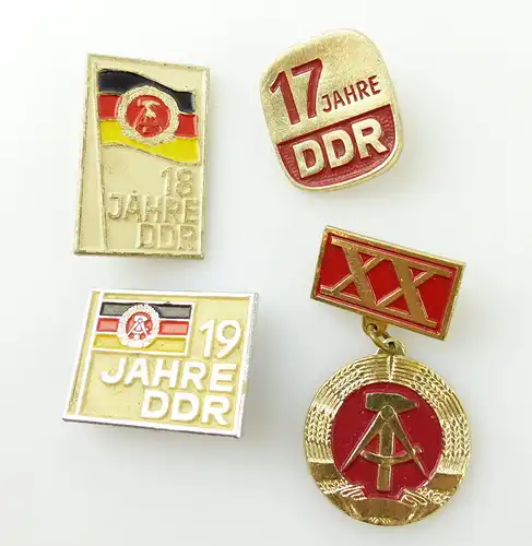 #e2375 4 Abzeichen 17, 18, 19 und 20 Jahre DDR 1932, 1933, 1935, 1937