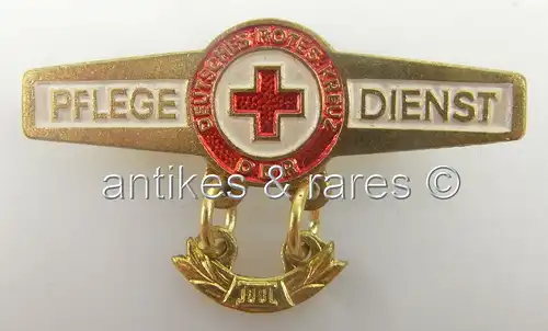 DDR Ehrenspange Pflegedienst in Gold Stufe III, Bildung des Hauskrankenpflegedie