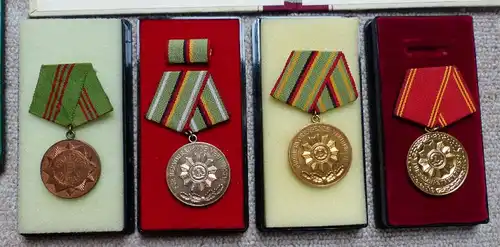 Nachlass: 4 Medaillen + Urkunden, Verdienstmedaille der Organe des MdI Orden1162