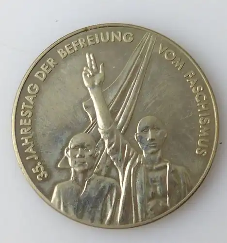 Medaille : 35.Jahrestag der Befreiung vom Faschismus Die toten Mahnen uns / r356