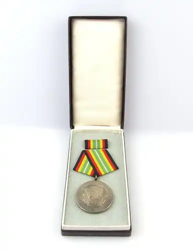 #e3467 DDR Medaille für treue Dienste NVA vgl. Band I Nr. 150 e Punze 6 1964-66