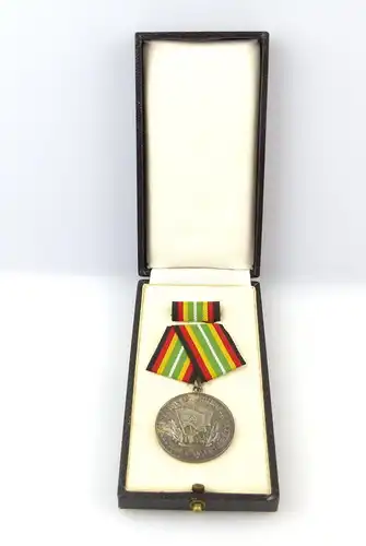#e3466 DDR Medaille für treue Dienste NVA vgl. Band I Nr. 150 e Punze 6 1964-66