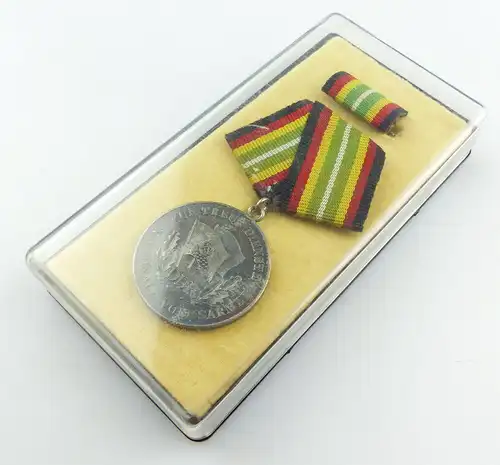 #e3460 DDR Medaille für treue Dienste NVA vgl. Band I Nr. 150 e Punze 8  1964-66