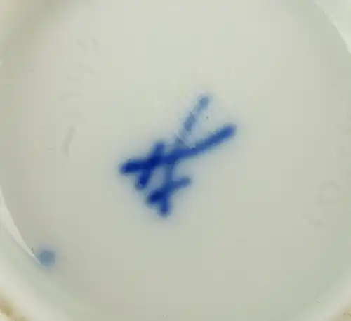 #e6705 3 weiße Meissen Tassen mit Relief Muster Fehlware ohne Beschädigungen