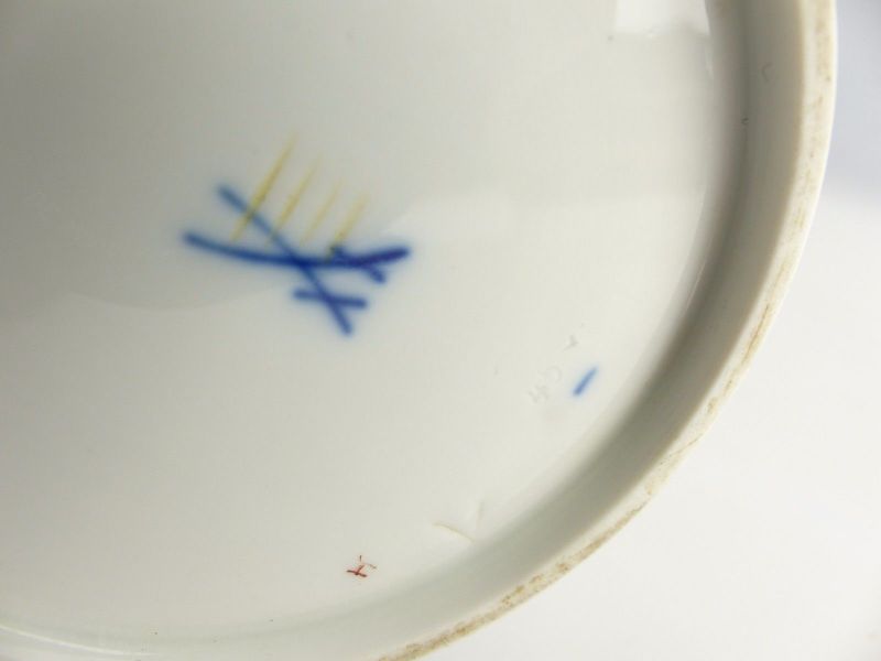 #e6700 Meissen Kaffeekanne Koralle mit grauem Rand 4 Schleifstriche Nr