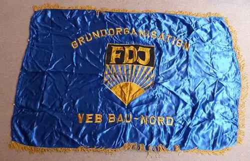 schwere Seiden Fahne: Grundorganisation FDJ VEB Bau Nord , Orden2902