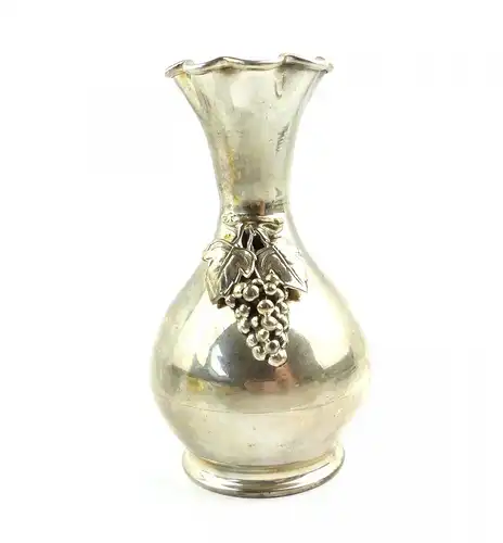 e9364 Kleine alte Vase aus 900 Silber mit Weintrauben Dekor Maral