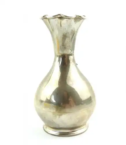 e9364 Kleine alte Vase aus 900 Silber mit Weintrauben Dekor Maral