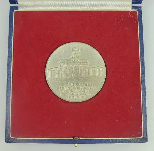 Medaille: 13. August 1961 Berlin Hauptstadt der DDR, Für den Schutz de ,Orden986