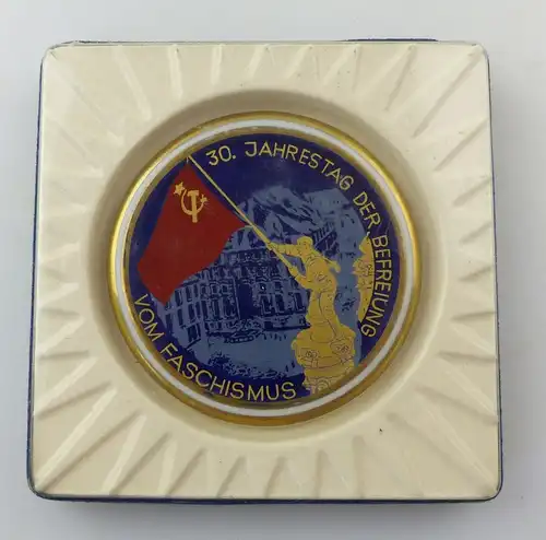 e9447 Medaille 30 Jahrestag der Befreiung vom Faschismus Weimarer Porzellan
